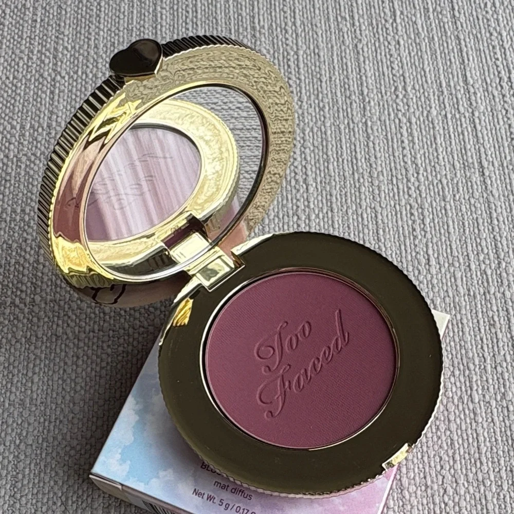 Too Faced Cloud Crush Blurring Blush - berry dreamy
